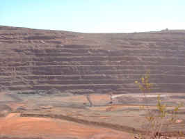 aus_mine1.jpg (310963 bytes)